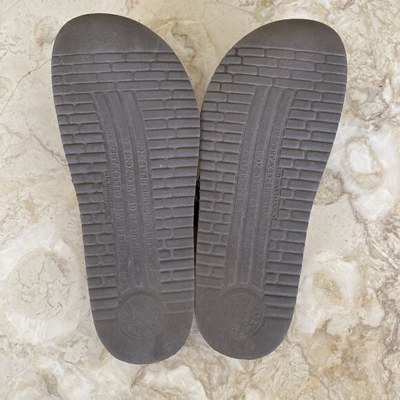 Mephisto Helen Gold Leather Thong Sandals - Picture 12 of 14